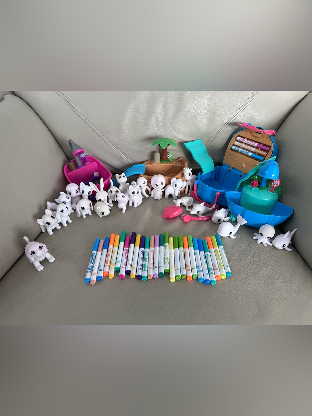 Large lot of crayola scribble scrubbies